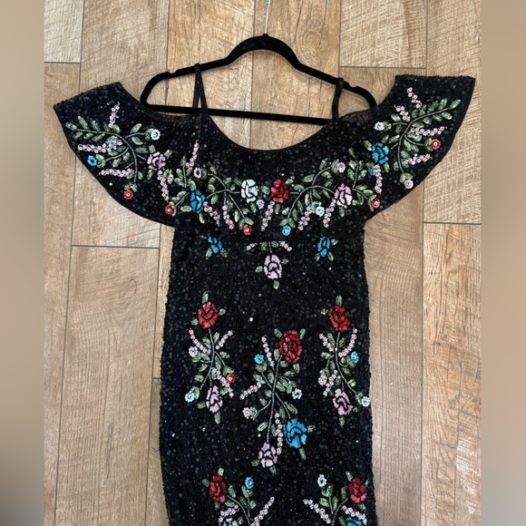 Beaded & sequined embellished floral evening dress by Mac Duggal - Picture 8 of 10